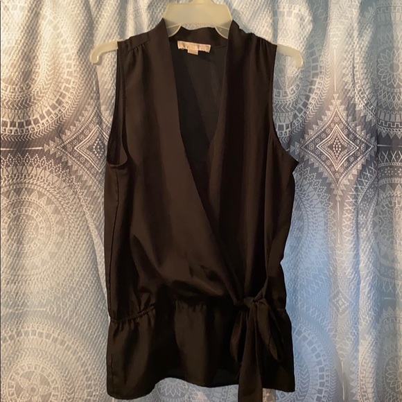 Top - Picture 2 of 4